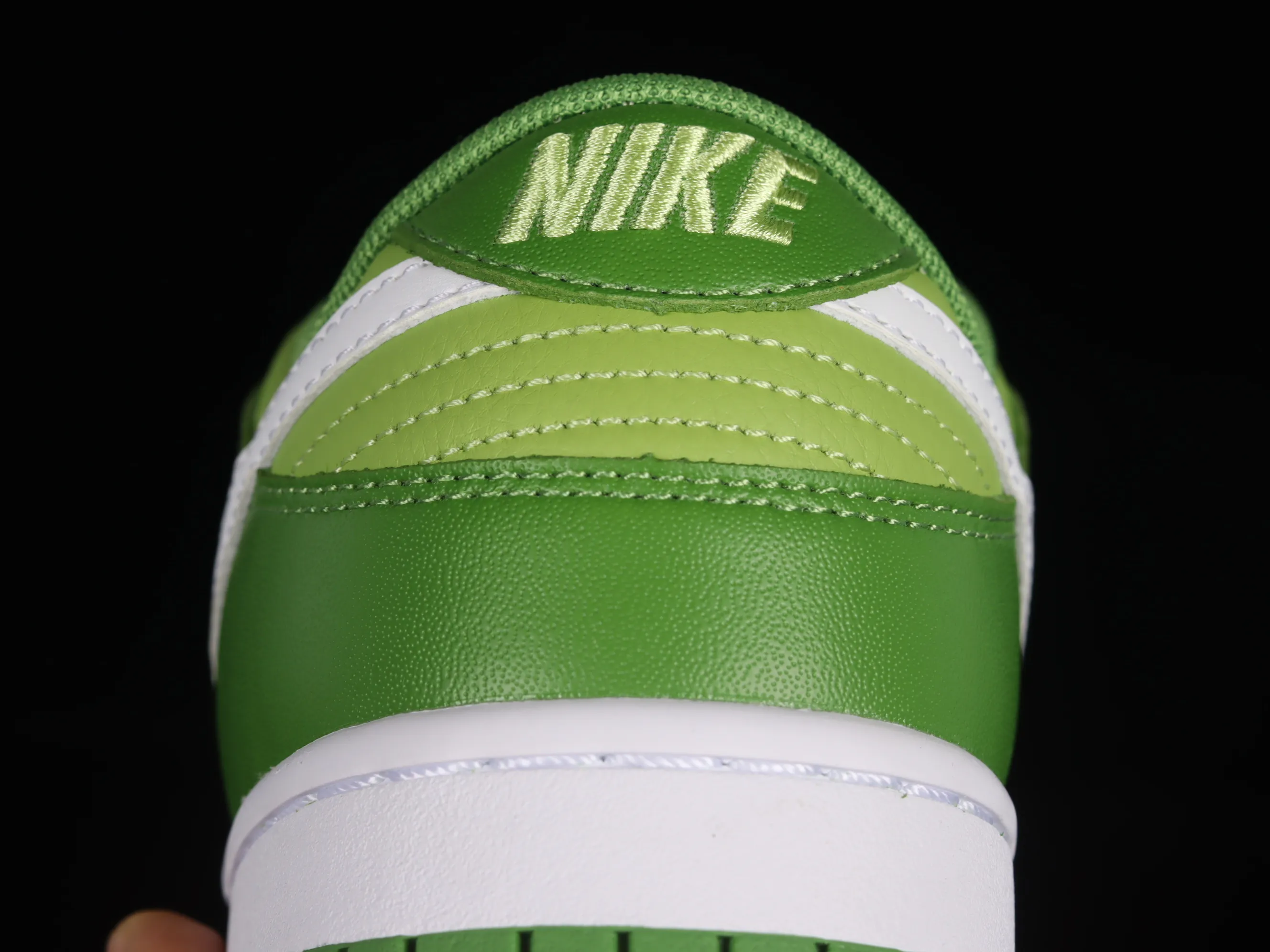 All categories Nk SB Dunk Series Nk SB Dunk Low low-top sneakers F version Nk SB Dunk Low "Green White" SB Dunk Series low-top casual sports skateboard shoes DJ6188-300